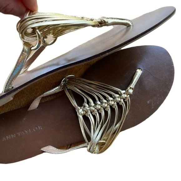 Ann Taylor Sandals Leather Flats Slip On Flip Flops Golden Size 7 M - Picture 3 of 6